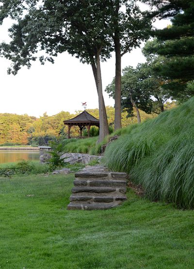 Landscape architect Susan Cohen pergola and grasses