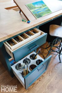 Cabinet drawer to organize artist's supplies