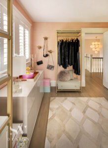 Dressing room with pink walls