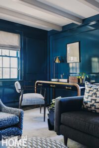 Office with high-gloss indigo walls